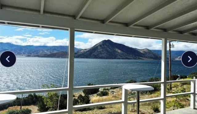 Lake View 4BR | Sleeps 12 | Studio + Views