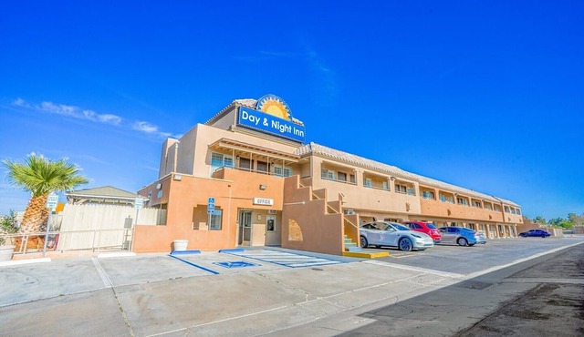 Hesperia CA| King bed|Smoking