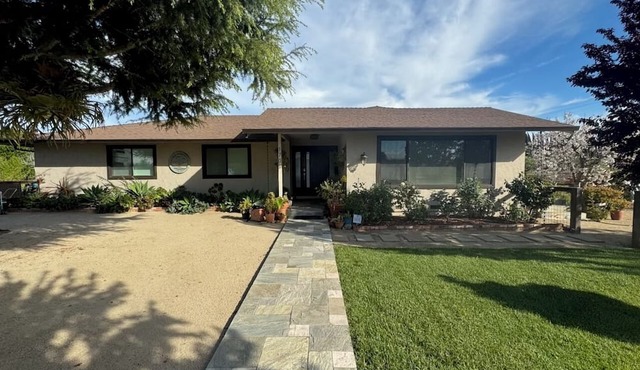 The Orchard Oasis-spacious 5 bedrm luxury private home with pool and spa